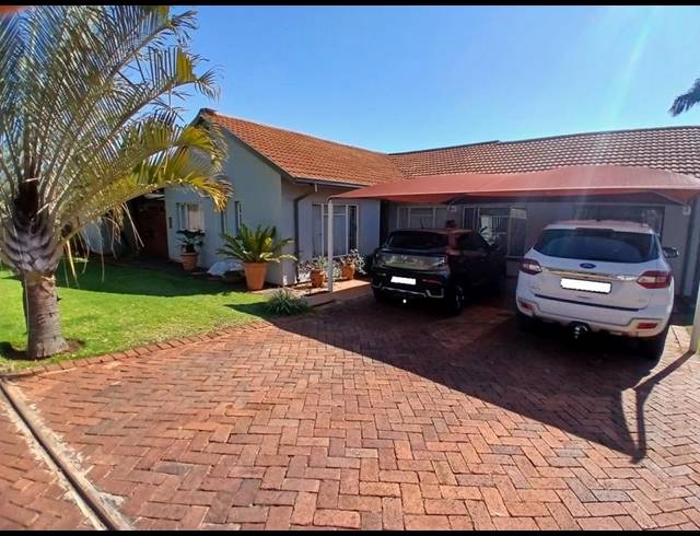 4 BEDROOM HOUSE FOR SALE IN MAGALIESKRUIN